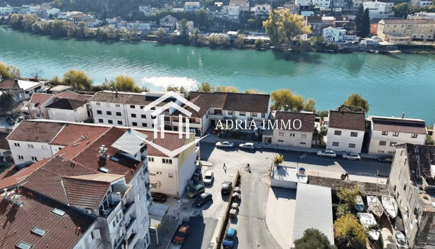 stan Metković, stan Unka, prodaja stana Metković, stan s balkonom, potpuno opremljen stan, plinsko grijanje, klimatiziran stan, nekretnine Metković, investicija u stan, stan 45 m².